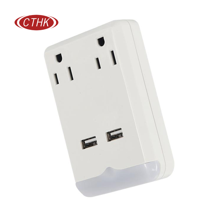 美國(guó) 2 個(gè)插座 2 個(gè) USB 端口 帶燈的電動(dòng)通用旅行轉(zhuǎn)換插頭
